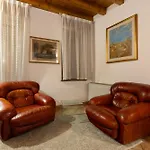 Atmosfera Di Casa Elfran Calore Tradizione In Area Pedonale