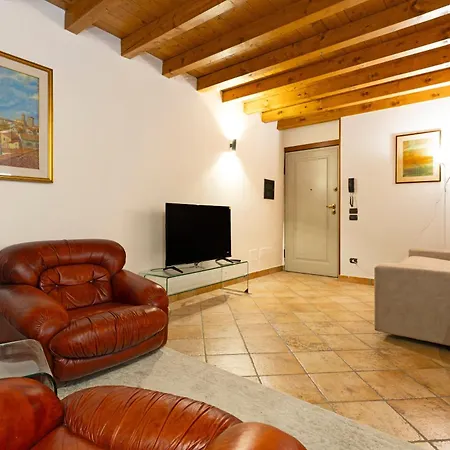 Апартаменты Atmosfera Di Casa Elfran Calore Tradizione In Area Pedonale *
