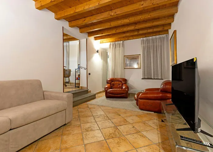 Atmosfera Di Casa Elfran Calore Tradizione In Area Pedonale Apartment Bergamo