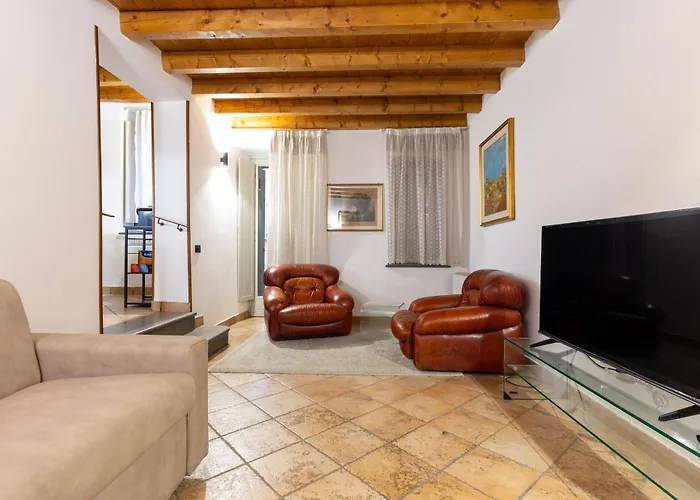 Atmosfera Di Casa Elfran Calore Tradizione In Area Pedonale *